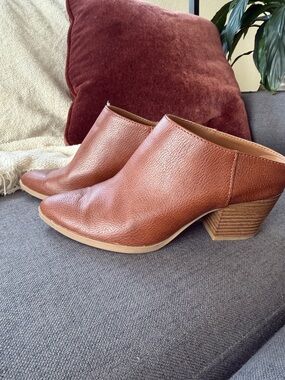 Universal Thread Women's Tan Leather Slip-On Mule Heels